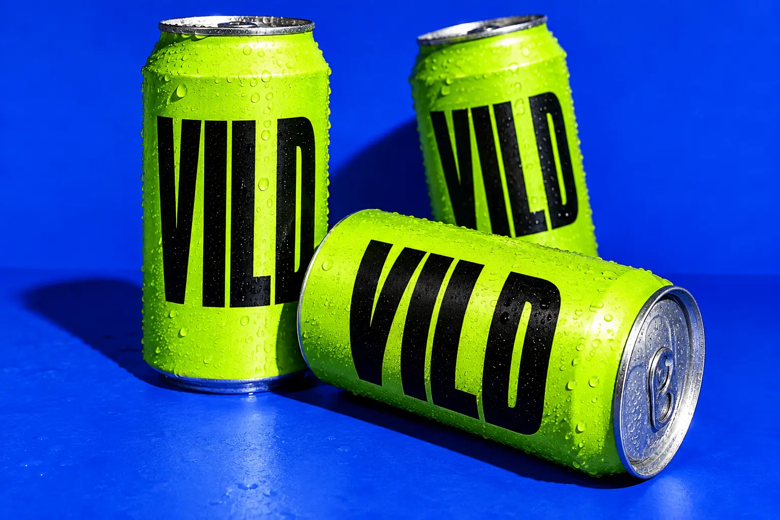 VILD-Konzept: elektrisch limettengrüne Verpackung in einer intensiv blauen Werbekampagne